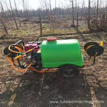 Garden pesticide spraying machine